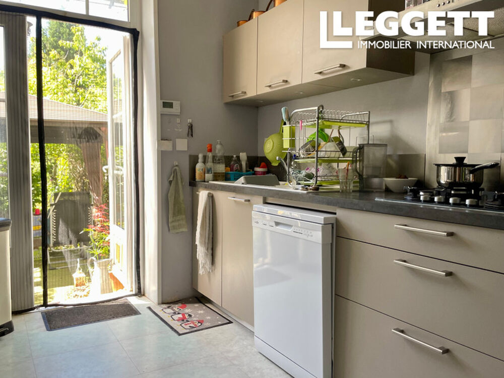 Vente Maison Maison de ville avec cinq chambres située au cour d'Aigre avec ses commerces. Aigre
