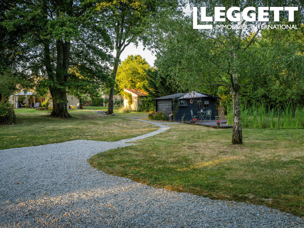 Une jolie maison de village de plain-pied comprenant 3 chambres et un jardin attenant