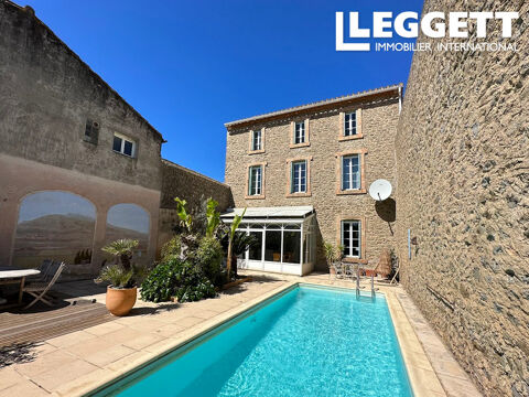 Maison de maître possédant un jardin paysager, une piscine, située dans village paisible.<br /><br /> 389000 Carcassonne (11000)