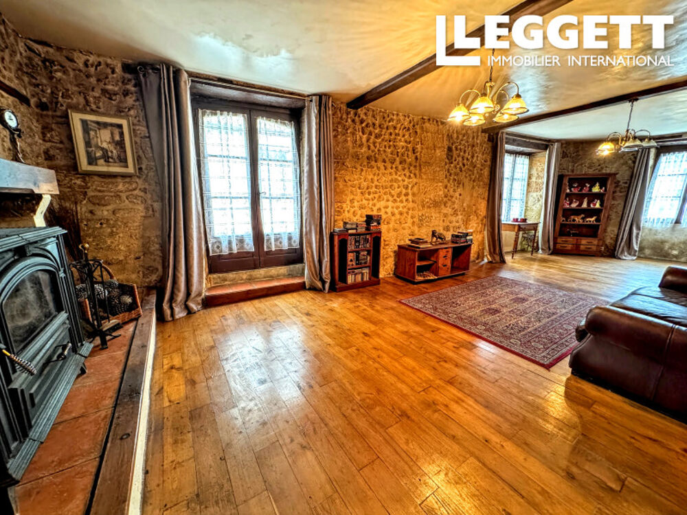 Vente Maison Superbe maison de ville du XVIIe siècle avec 4 chambres, grange, jardin, et grenier aménageable Saint-sÉverin