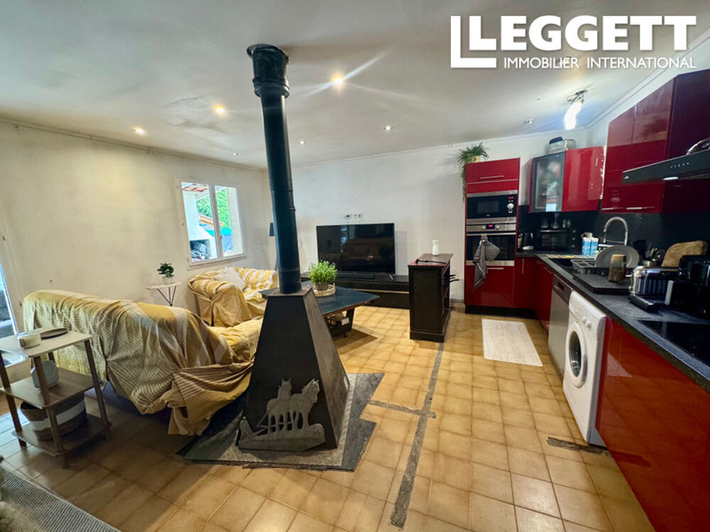 SOUS OFFRE Maison familiale compacte de plain-pied, avec garage, piscine et grand jardin