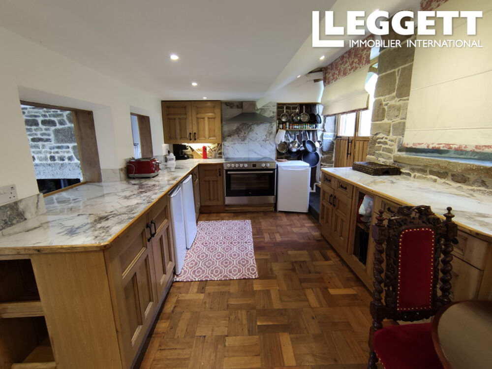 Belle maison de campagne. Avec 5 chambres et environ 2 hectares.