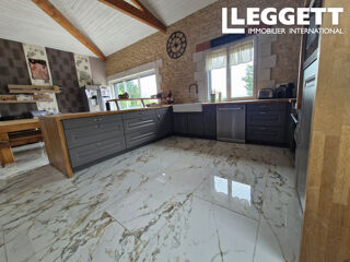 Vente Maison Belle maison de 147 m² avec quatre chambres, grand jardin et piscine Val des vignes