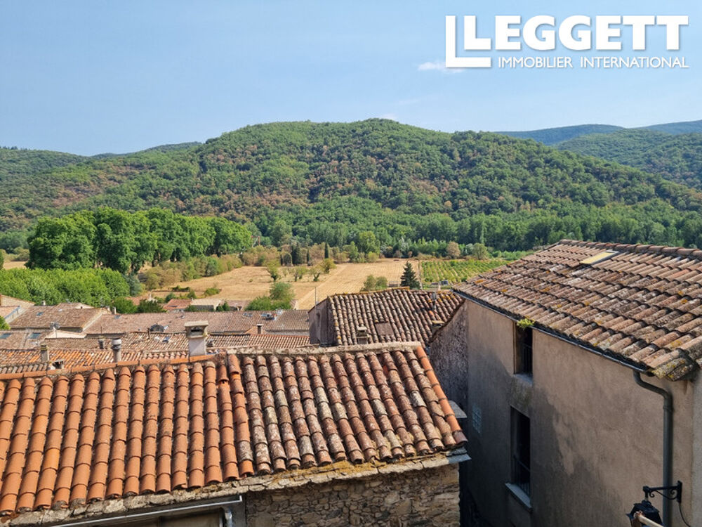 Maison de village en pierres avec balcon, belles vues et éléments de caractère