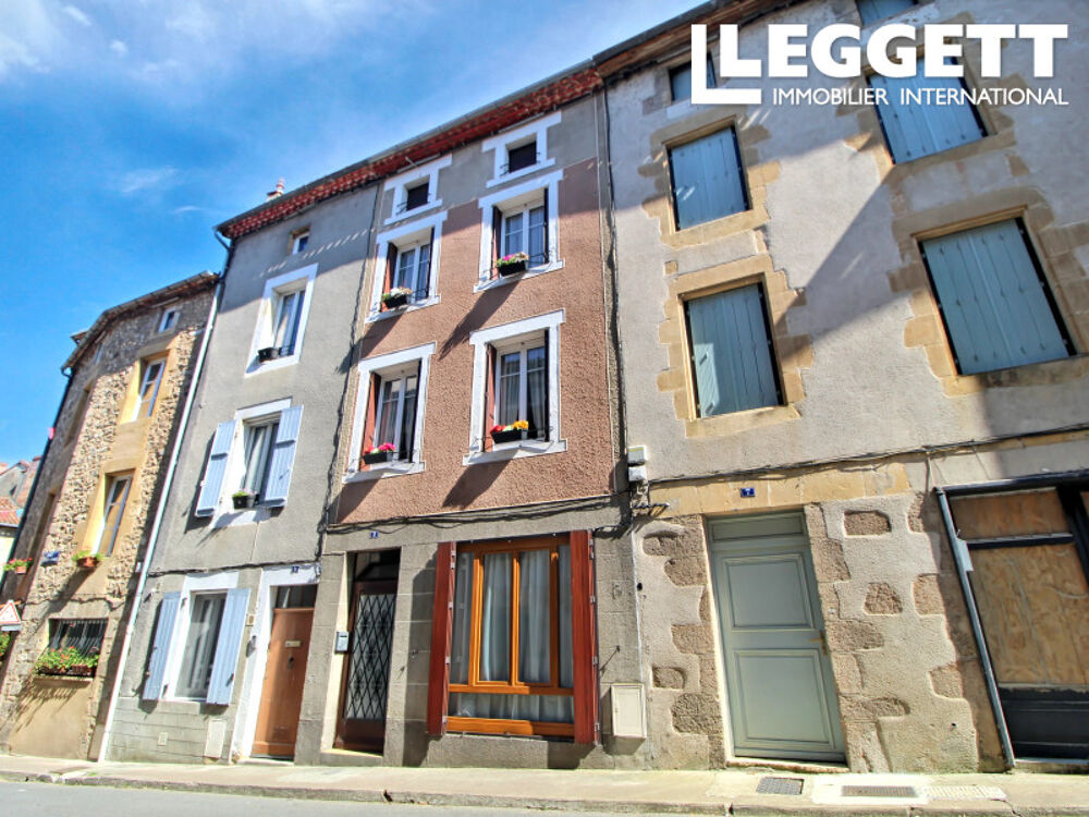Prix négociable. Une maison de ville idéale à Confolens, avec une chambre, parfaite comme pied-à-terre .