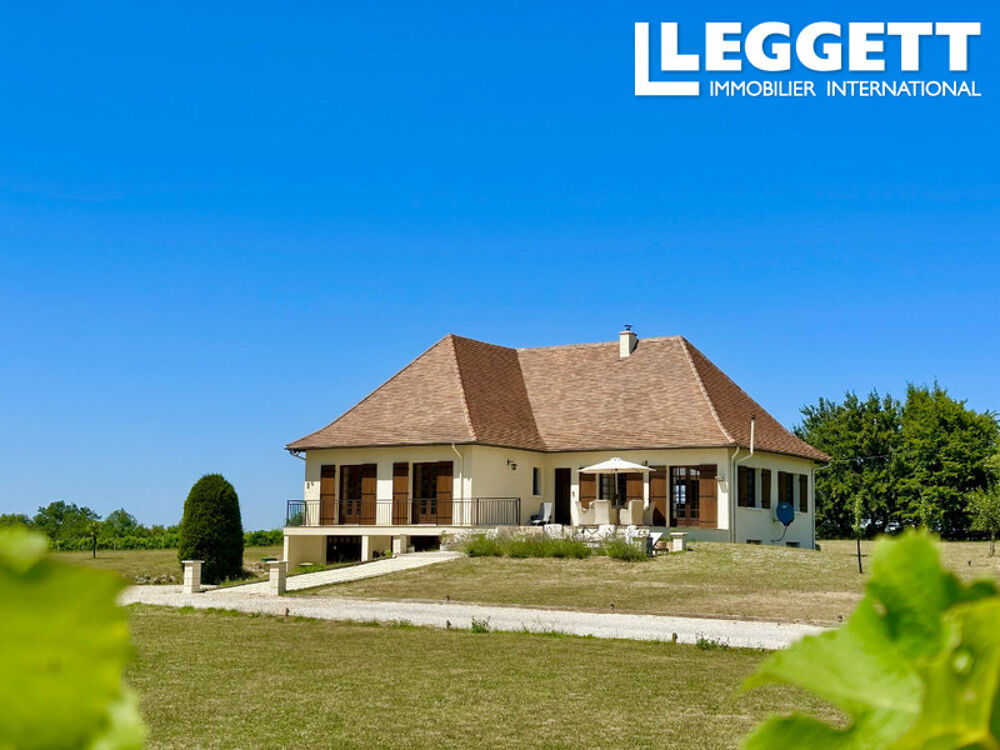 Élégante maison de campagne de 5 chambres avec vue panoramique, située dans un cadre boisé près de Bergerac
