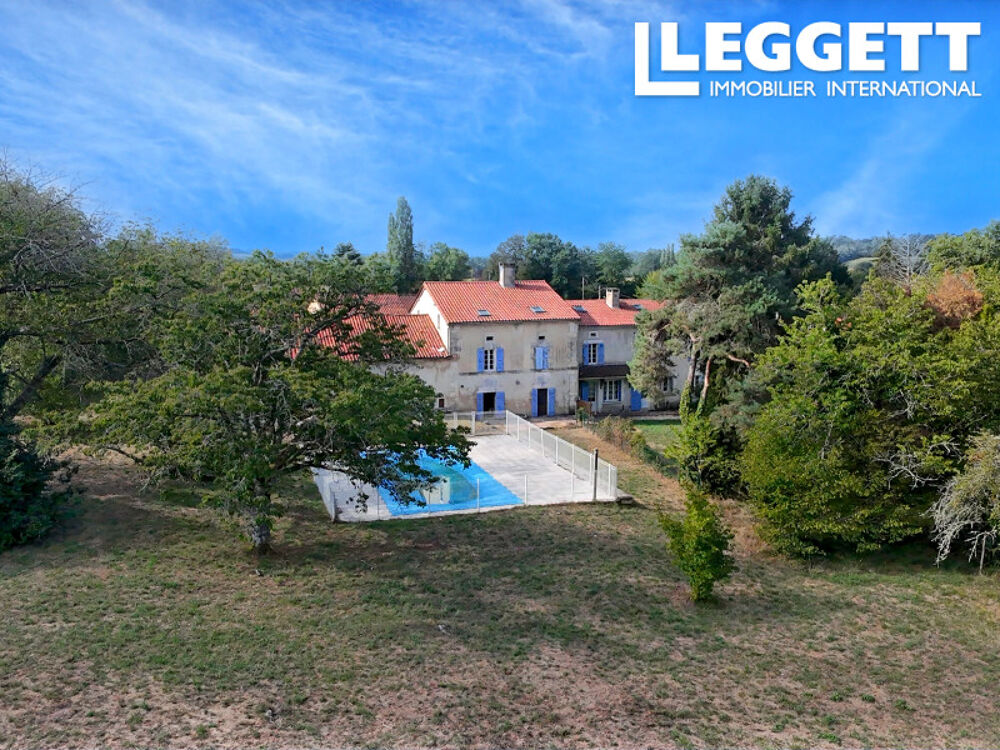 Vente Maison Spacieuse maison de 432m², maison d?amis, potentiel chambres d?hôtes, granges, piscine et 2,6 ha près de Bourd Bourdeilles
