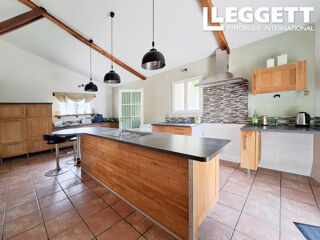  Maison à vendre 14 pièces 392 m²