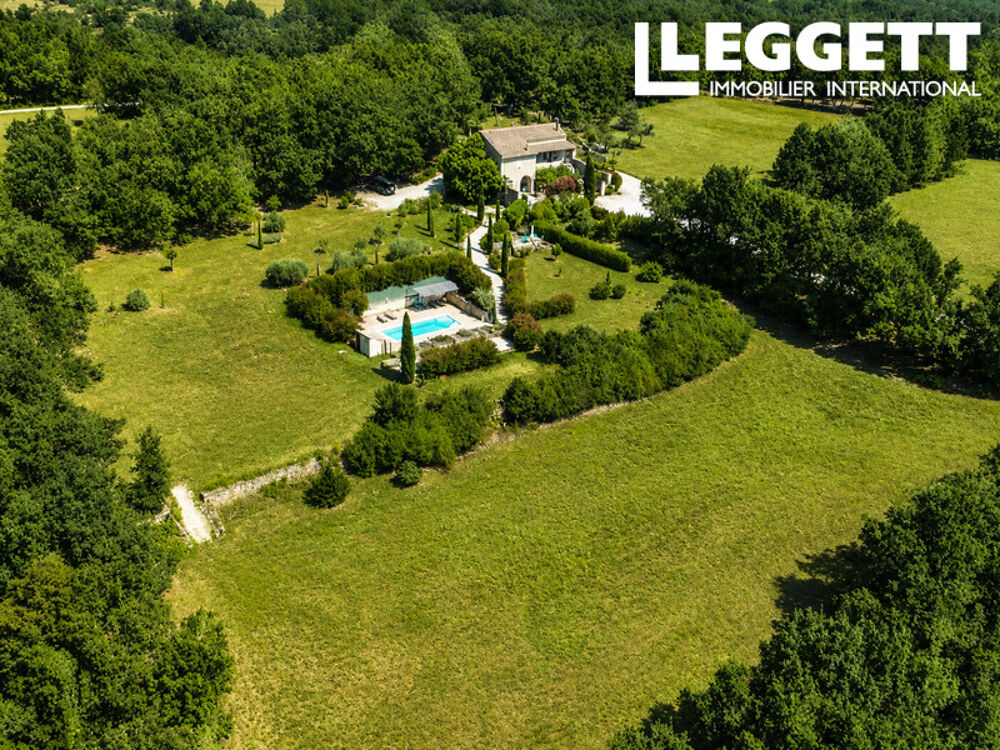 Vente Maison Magnifique ancienne Mas en pierre offrant une vue imprenable, un terrain de près d'un hectare et une piscine. Barjac