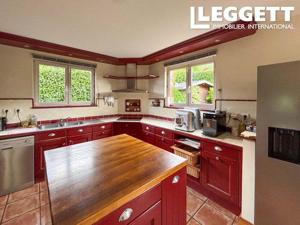 Vente Maison Grande maison avec 4 chambres, bureau, garages et jardin ensoleillé à Macot La Plagne. 15 minutes à la station La plagne tarentaise