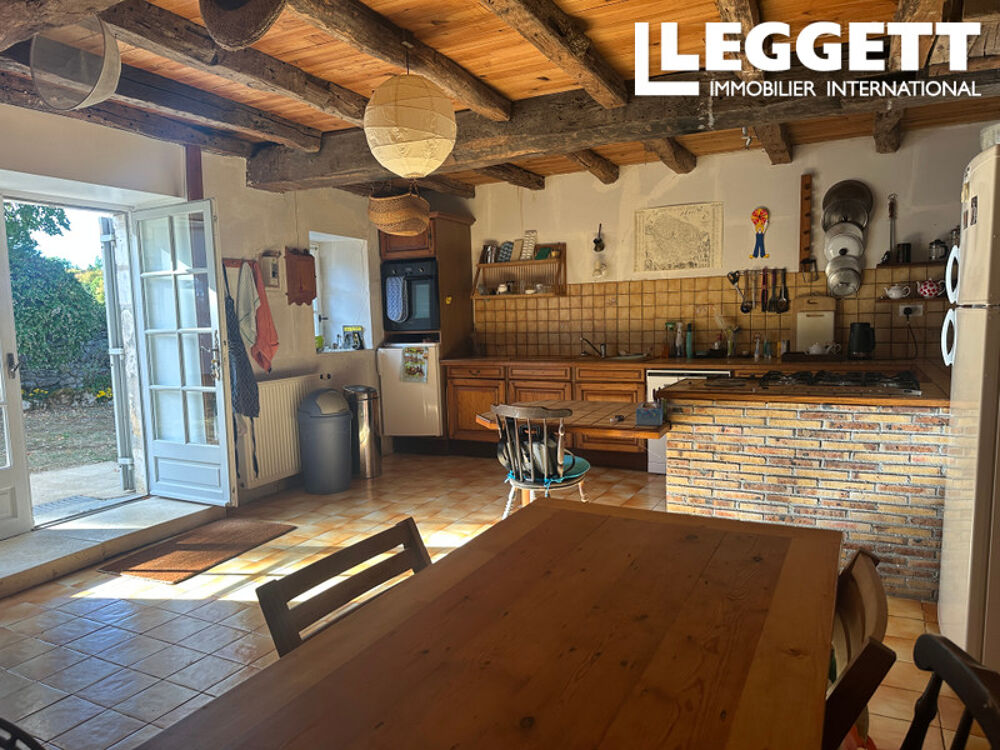 Vente Maison Belle propriété en pierre de 5 chambres avec cour, grange, jardin et paddocks près de Brantôme<br /> Paussac-et-saint-vivien