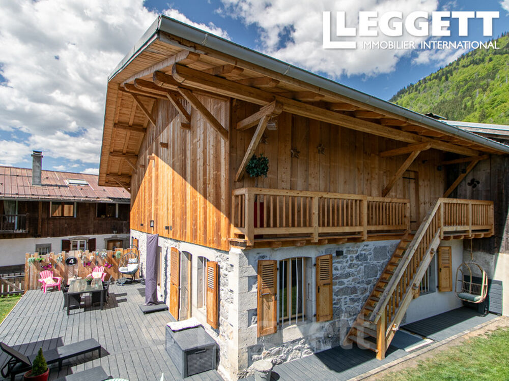 Vente Maison Ferme comprenant un appartement rénové au rez-de-chaussée et une grange avec potentiel d?aménagement, Samoëns SamoËns