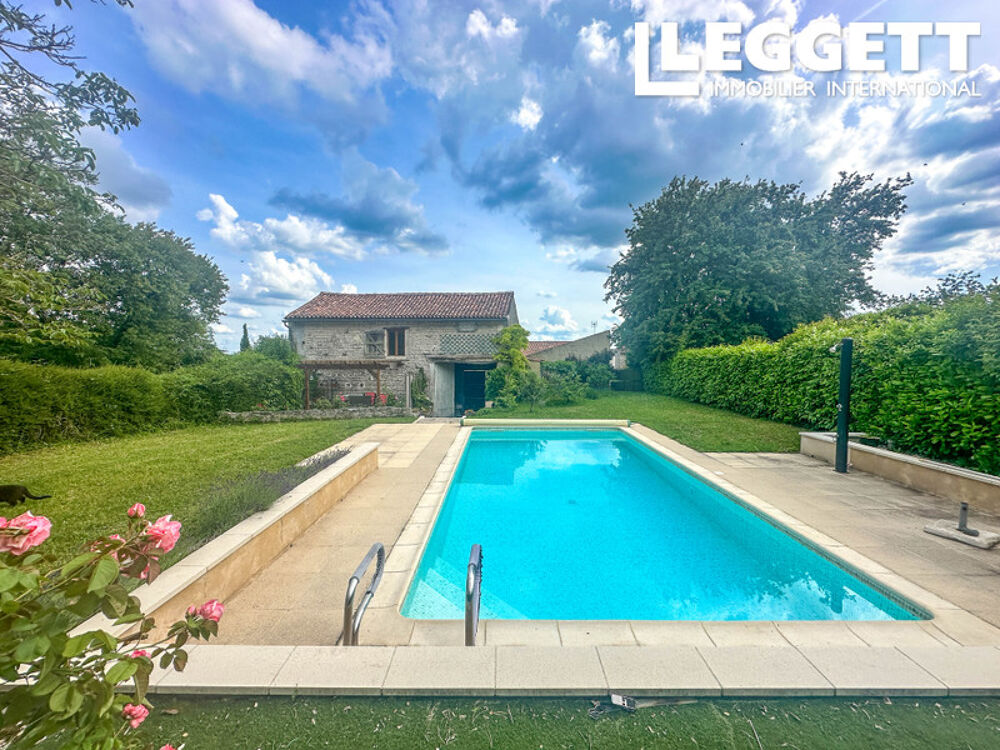 Propriété de charme et de caractère en village ? 4 chambres, un studio indépendant, Grange et piscine au sel.