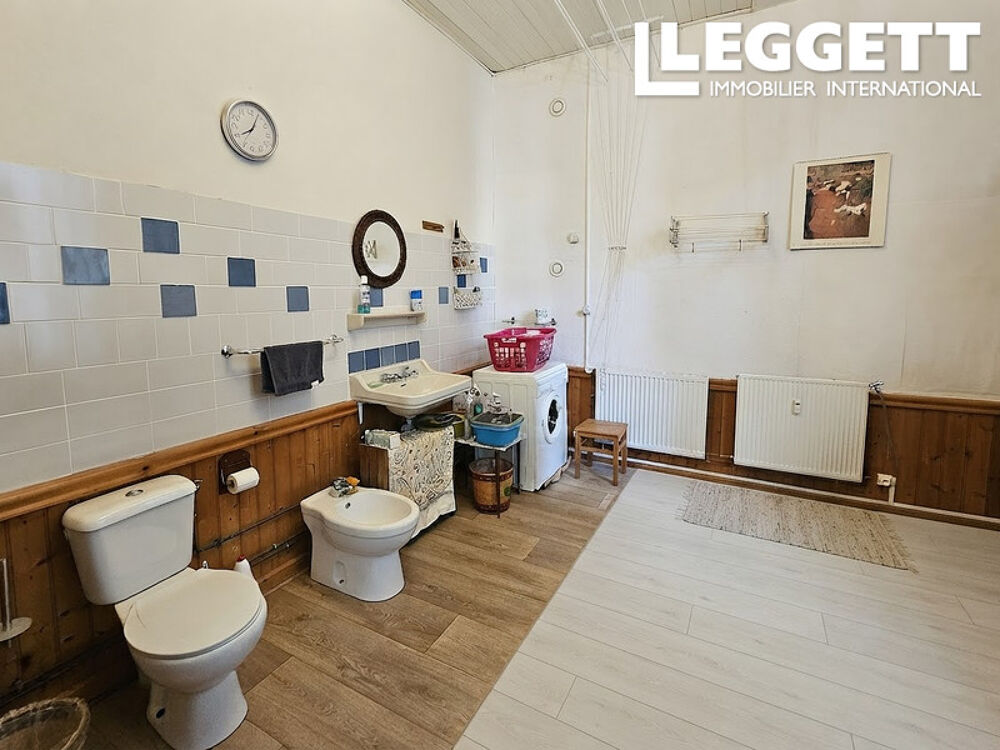 Vente Maison Ancienne école à usage d'habitation. Grand terrain avec préau et dépendance. Montauriol