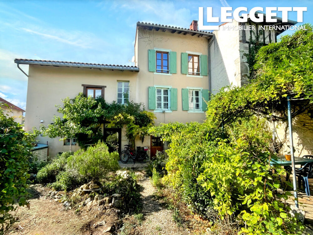 Vente Maison Superbe maison de ville de 6 chambres avec jardin attenant et parking privé. Bellac
