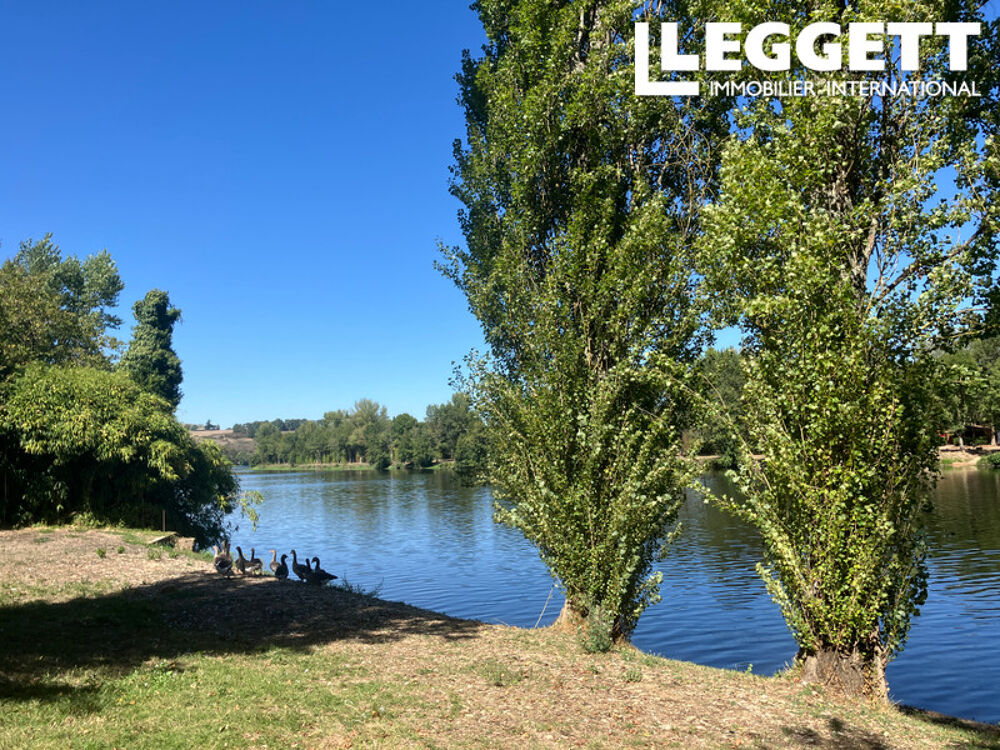 Vente Maison Superbe propriété au bord de la rivière avec piscine, studio, 3 garages et terrain, à proximité du commerces Availles-limouzine