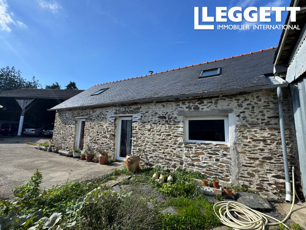 Ensemble de caractère avec 2 maisons principales et nombreuses dépendances ? 9 000 m² ? Fort potentiel