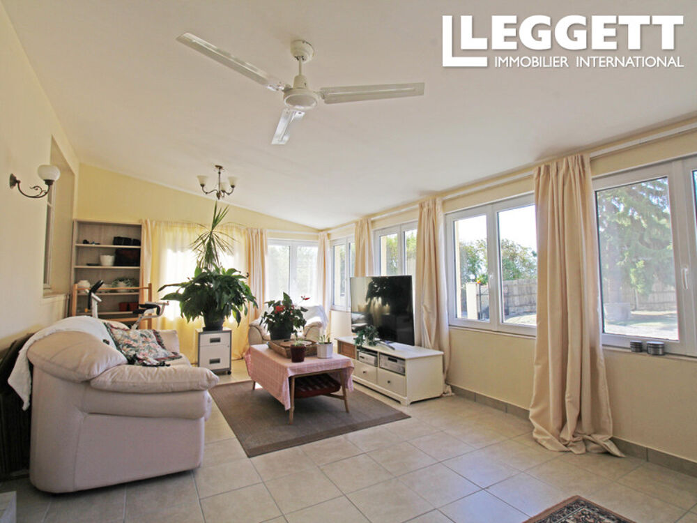Spacieuse maison de plain-pied avec piscine, 2 appartements et terrain idéal pour chevaux, proche de Fanjeaux