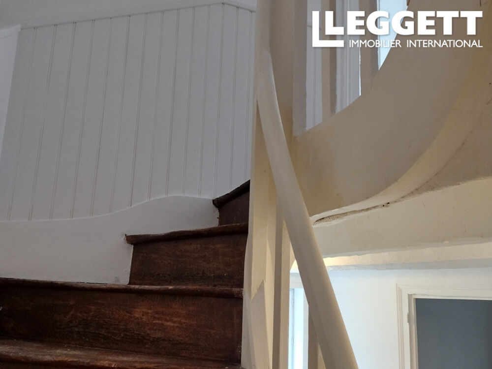 Vente Maison Magnifique maison de ville - 2 chambres/2 salles de bain, 3 étages avec jardin indépendant. Montmorillon