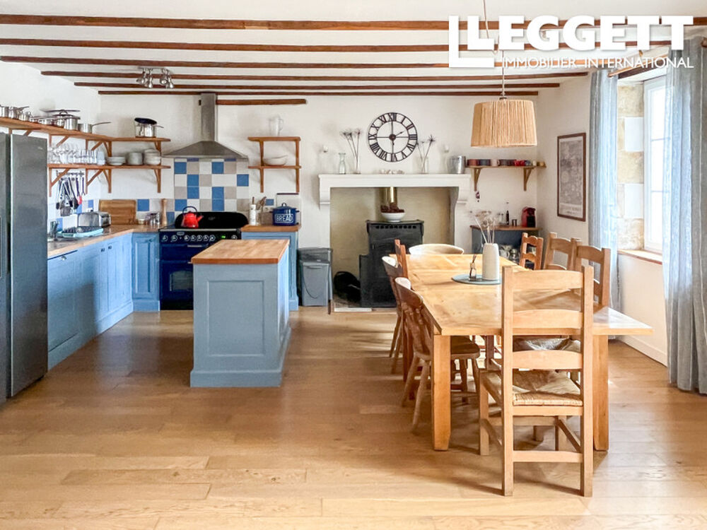 Vente Maison Superbe maison individuelle en pierre avec piscine chauffée et grand jardin, à proximité de Nanteuil-en-Vallée Nanteuil-en-vallÉe
