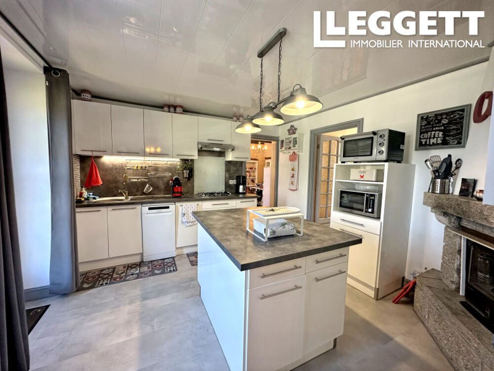 Vente Maison Secteur JOSSELIN<br />Grande Longère dans hameau 5 chambres et jardin. Potentiel commercial ou maison de vacances. Josselin
