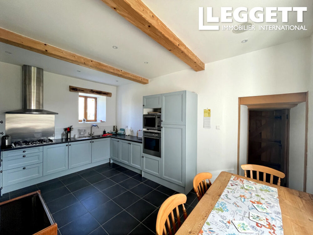 Vente Maison Superbe maison en pierre de caractère avec deux chambres, située dans un hameau paisible, sur un terrain de 2 Saint-mayeux