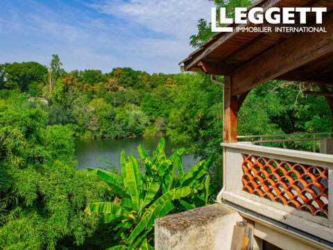   Proprit de charme en bord de rivire avec jardins matures, piscine et suite d?amis Maison - 10 pice(s) - 199 m