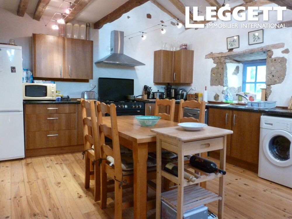 Vente Maison Belle maison de 3 chambres, grand séjour et cuisine avec terrasse et grange. Pressignac