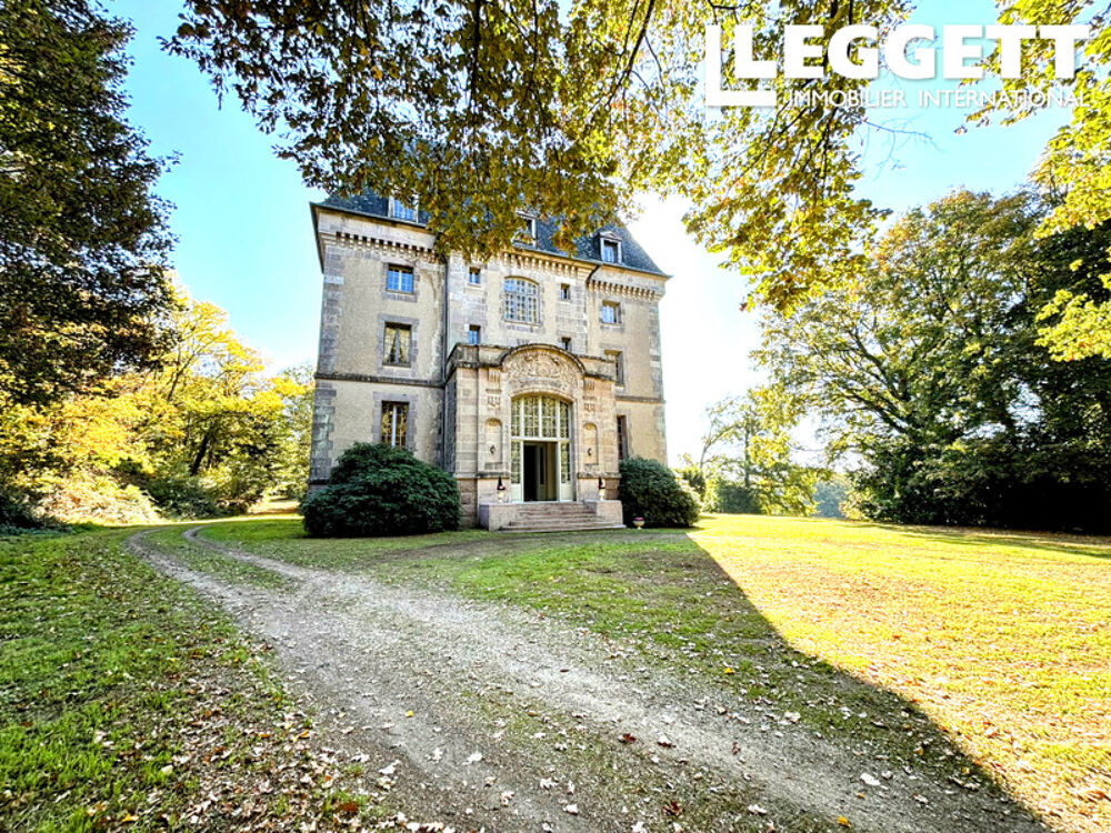 Château historique exceptionnel et bâtiments de domaine,