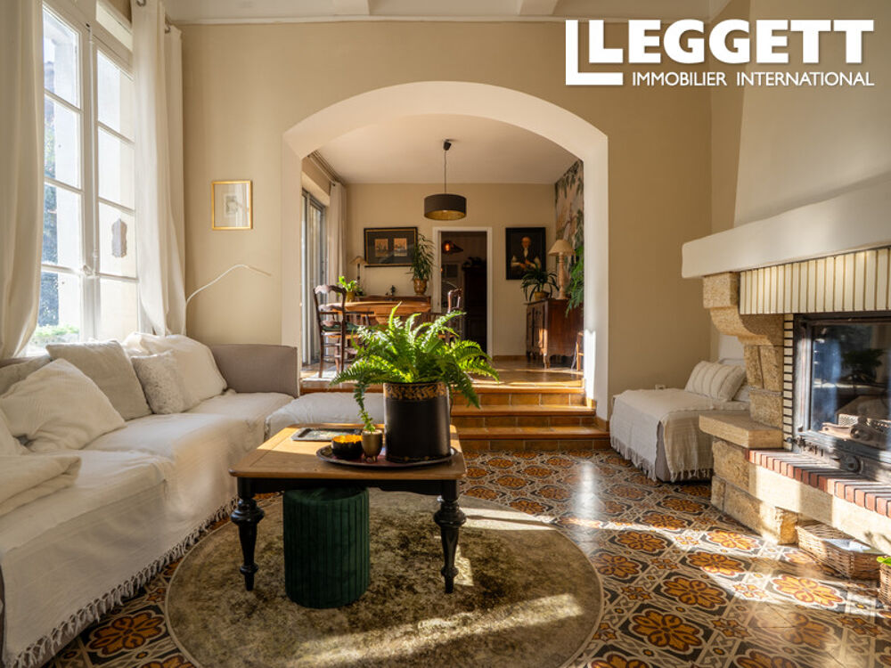 Vente Maison Propriété de caractère avec trois chambres, maison indépendante d?une chambre, jardins, piscine et dependances Nissan-lez-enserune