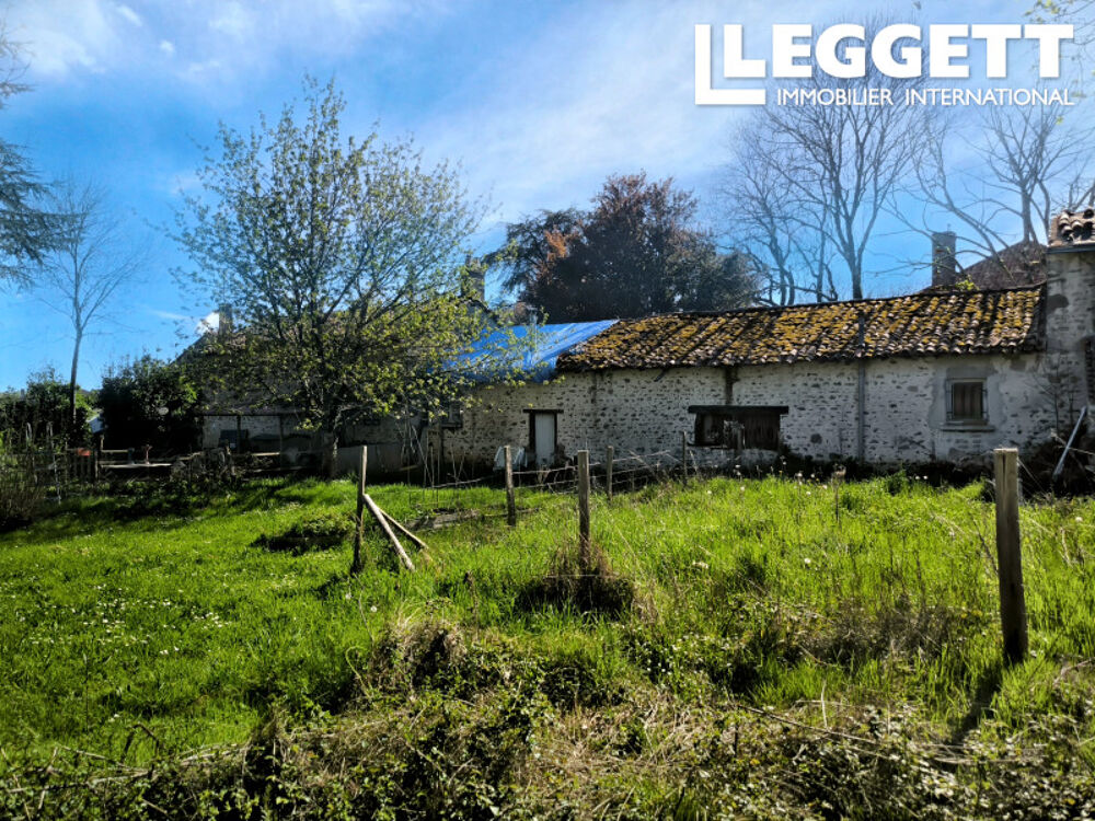 Vente Maison Superbe maison en pierre avec gîte, des dépendances, un terrain & un etang située à la lisière d'un village Val-d'oire-et-gartempe