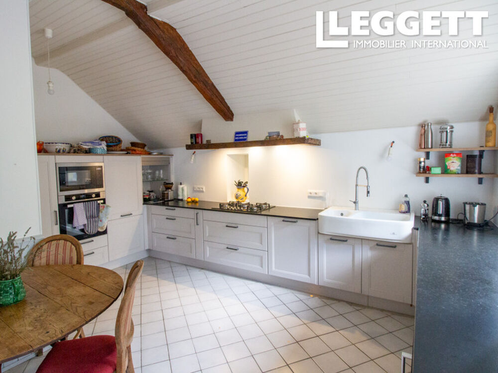 Vente Maison Ferme du XIXe siècle comprenant 5 chambres, une piscine et des dépendances, située dans un hameau près d'Assay Assay