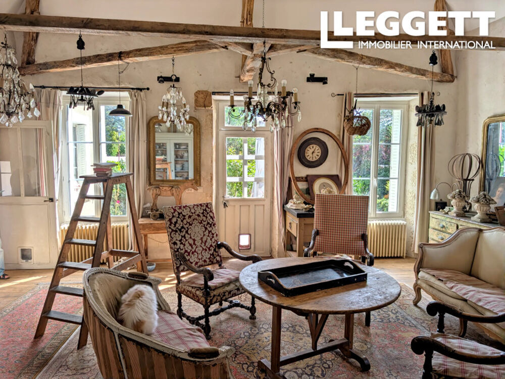 Perche en Nocé, Superbe maison de village, position dominant, avec dépendances le tout sur 3695m² terrain ...