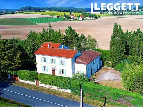   Maison de ma�tre avec 3 chambres et un appartement attenant de 2 chambres. 2 grands garages. Jardein et puits Maison - 13 pi�ce(s) - 300 m�