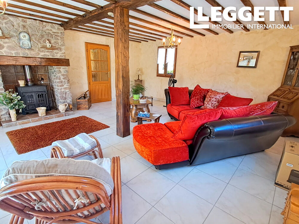 Vente Maison Spacieuse propriété de village de 4 chambres avec garage indépendant et grand étang de pêche ! Champniers-et-reilhac