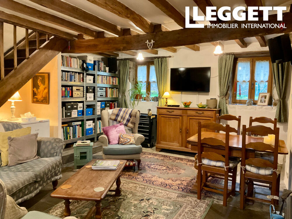 Maison confortable et rénové dans un petit hameau avec des jardins idylliques et des granges.