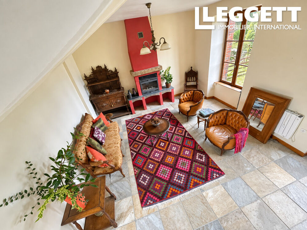 Vente Maison Maison de hameau avec trois chambres, beaucoup de caractère, des jardins et deux appartements MerlÉac