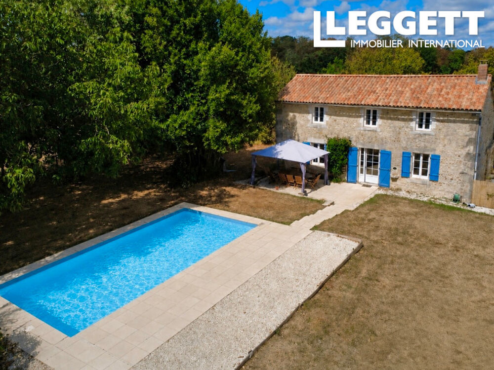Maison 6 pièces 173 m² · à Nanteuil-en-Vallée · 173 m² · 299 950 €