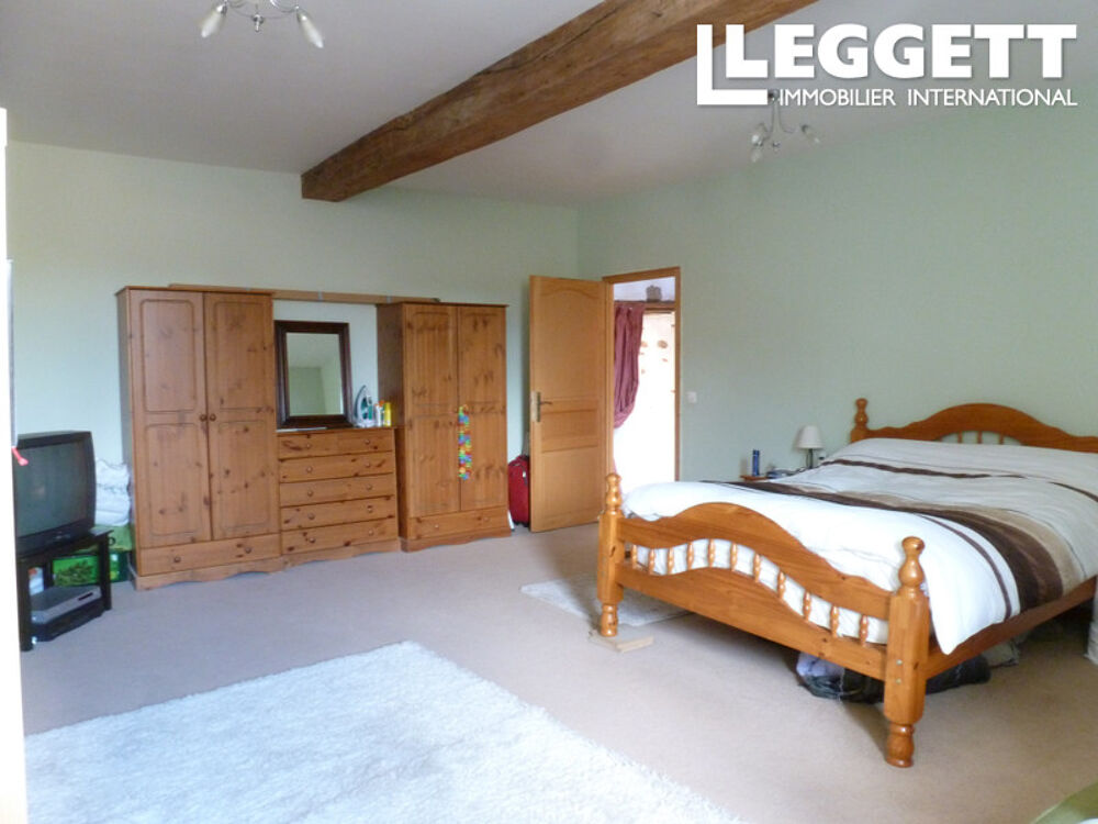 Vente Maison Belle maison de 3 chambres, grand séjour et cuisine avec terrasse et grange. Pressignac