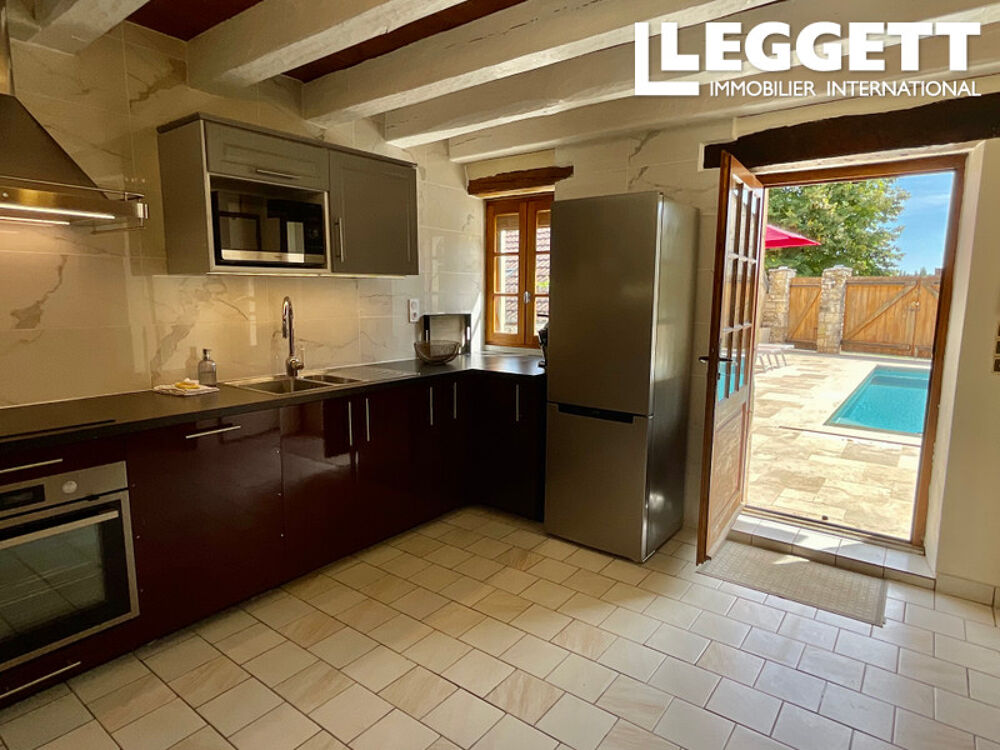 Superbe maison de village en pierre, 3 chambres, 3 salles d'eau, piscine & jardin, proche Montignac