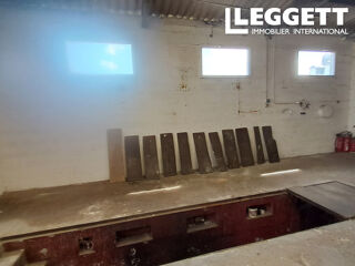  Remise / Grange à vendre 2 pièces 140 m²