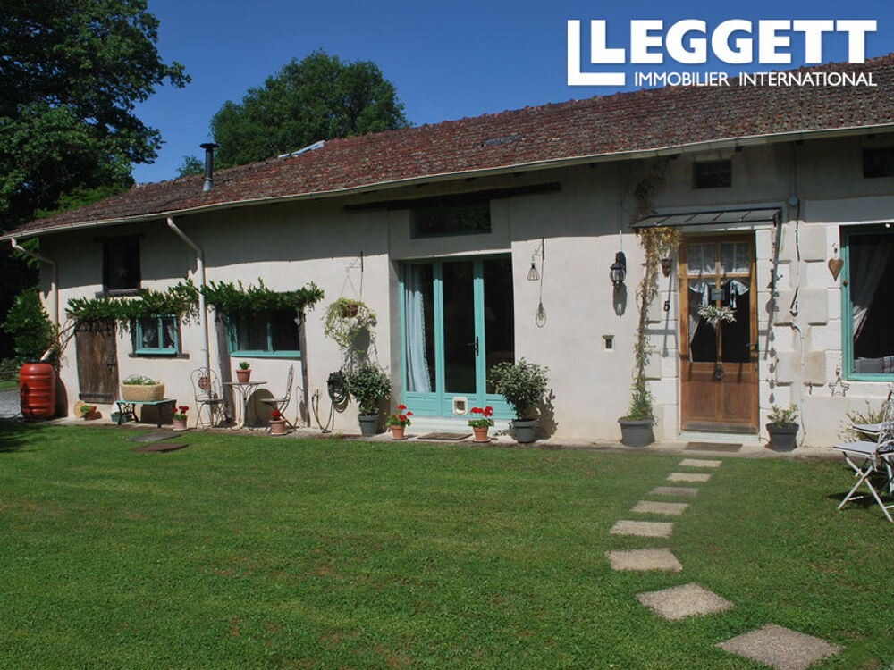 Une jolie maison de village de plain-pied comprenant 3 chambres et un jardin attenant