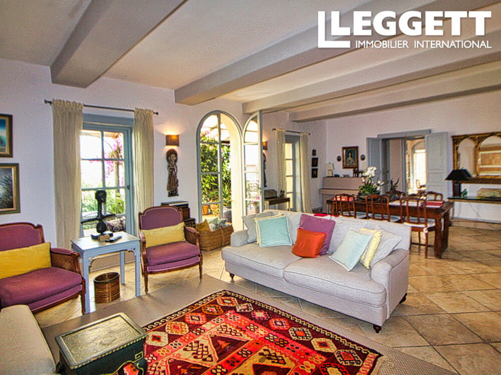 Exceptionnelle maison vigneronne avec jardin paysager, piscine et garage, à proximité de Pézenas