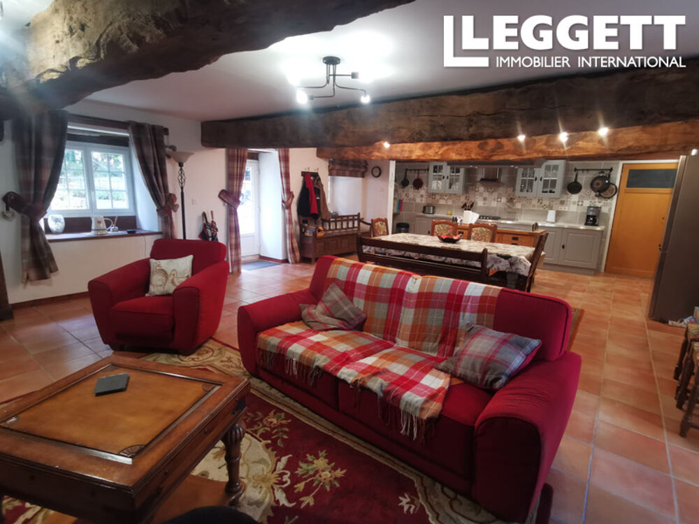 Bâtiments anciens, vaste parc, idéal pour une résidence familiale ou/et pour une activité professionnelle!
