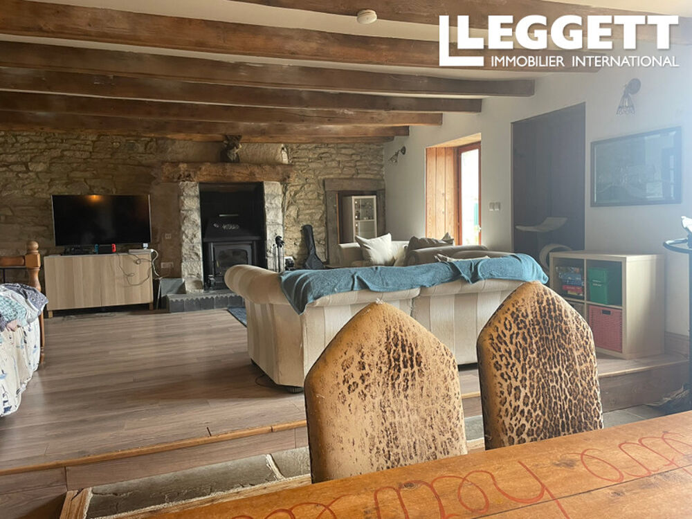 Maison de campagne avec grande grange, pouvant être aménagée en gîte, située dans un cadre paisible