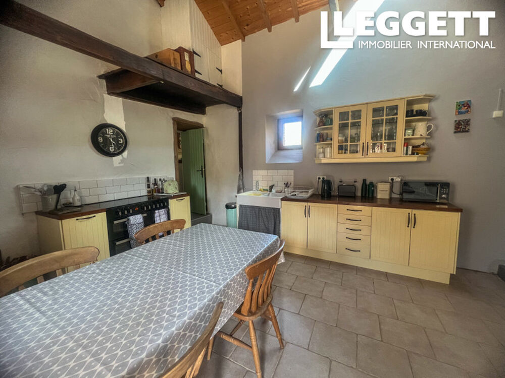 Vente Maison Grande maison de village, grange indépendante, située dans un petit hameau près de Saint-Mathieu. 3/4 chambres Saint-mathieu