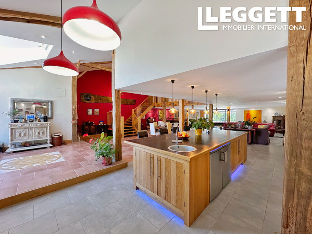 Vente Maison Superbe propriété rénovée. Piscine. Actuellement utilisée comme lieu de retraite, d'événements et de mariage. Juignac