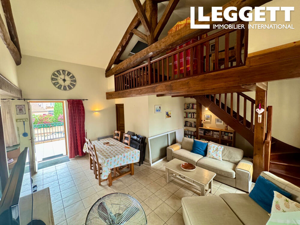 Charmant appartement situé dans une résidence sécurisée, avec piscine. 2 chambres, 2 salles de bains. Garage