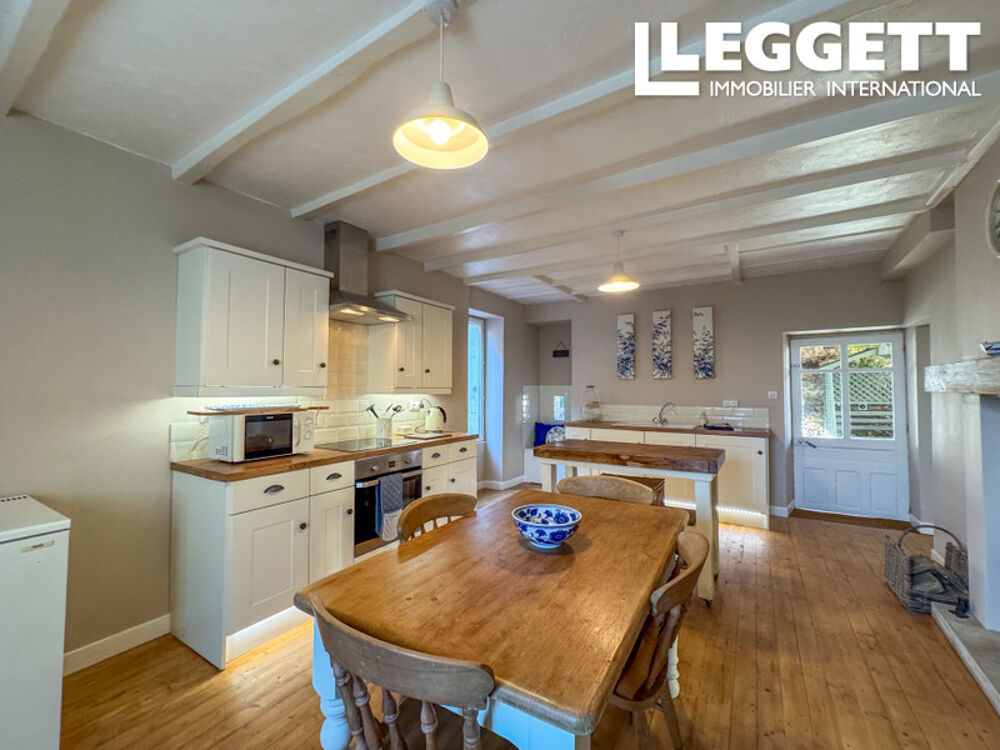 Maison rénovée 2 chambres à L?Absie avec jardin, terrasse, grange, garage et toutes commodités