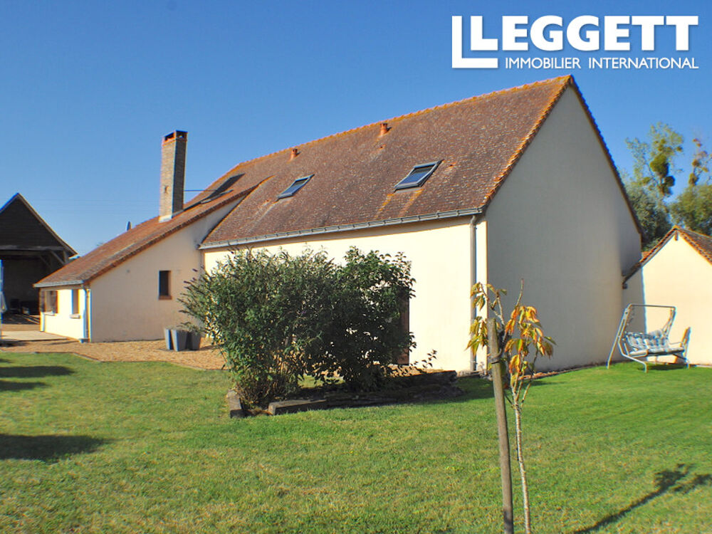 Belle et grande propriété de 3 chambres dans un bel emplacement à 5 minutes de Noyant.
